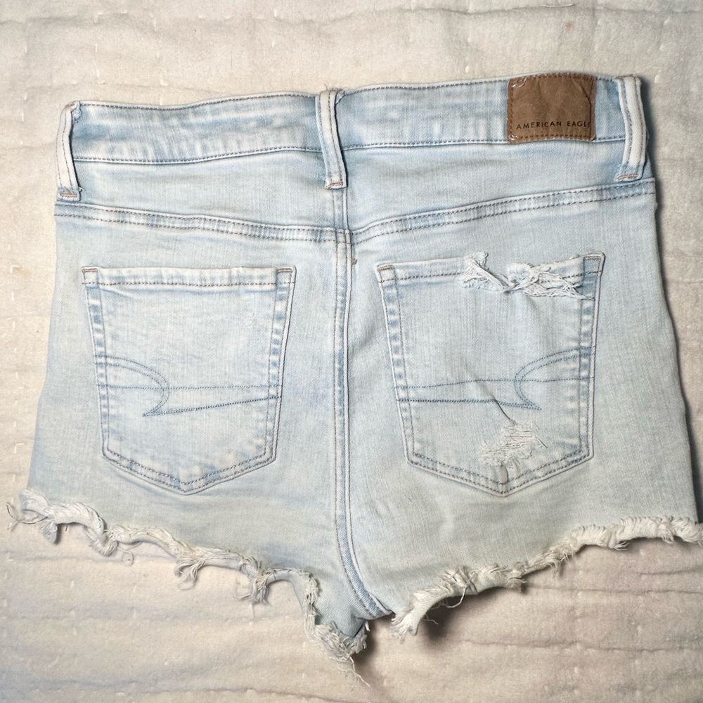 American Eagle Outfitters Womenβs Distressed Denim Shorts Size 2 - Picture 2 of 4